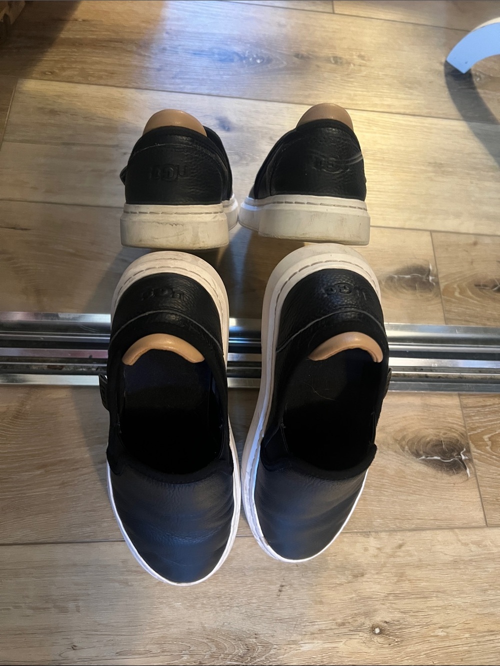 UGG, size 8, Leather Slip-On Sneakers w/ White Sole, UIGC - Picture 10 of 12